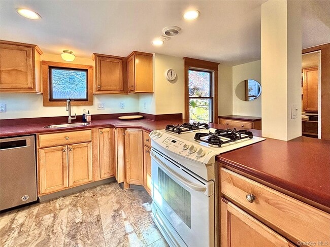 Building Photo - 60 Livingston St