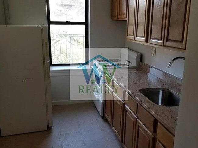 Building Photo - Newly Renovated 1 Bedroom Apartment in Mor...
