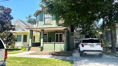 Building Photo - Great downtown location just 1-1/2 blocks off Centre St.!