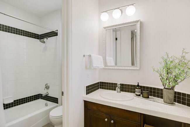 Building Photo - Walk to Beach & Cedros Stunning 4BR Home in Prime Solana Beach Location