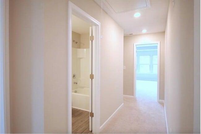 Building Photo - 6148 Lanier Harbor Lndg