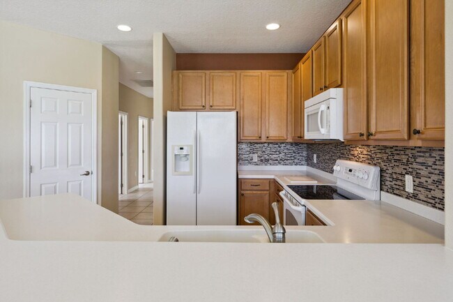 Building Photo - Spacious 3-Bedroom Gem with 2 Baths and 2238 Sq Ft of Comfort in Clermont!