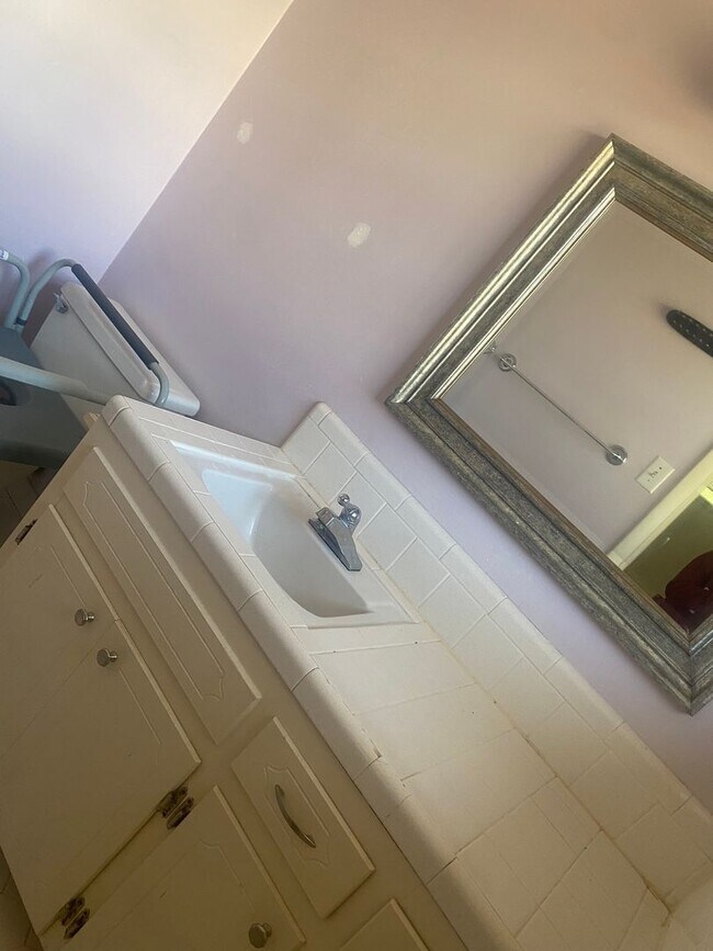 Building Photo - Perfect 3 bedroom 2 bathroom house located in Little Rock!