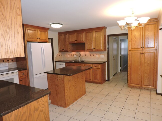 Building Photo - Email Linda@vacosold.com  or Call Office 804-642-2106