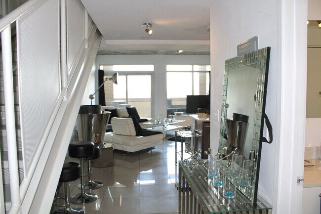 Building Photo - 139 NE 32nd St