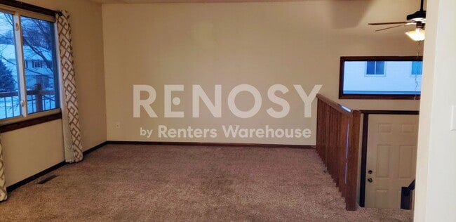 Building Photo - Available July 6th 2 Bedroom 2 Bath Townhome in Woodbury