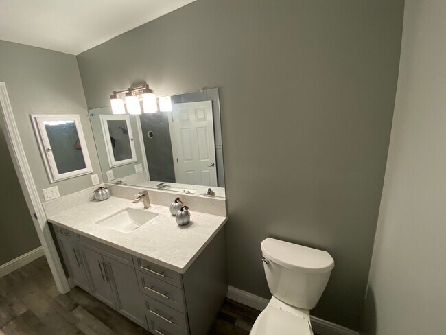 Building Photo - Gorgeous 3 BD 2 BA remodeled home availabl...