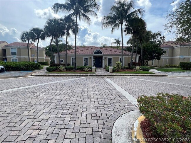 Building Photo - 875 Riverside Dr