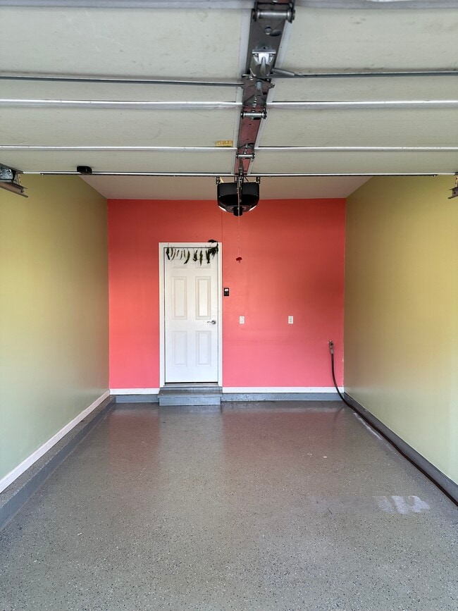 Building Photo - 72 Andrews Way