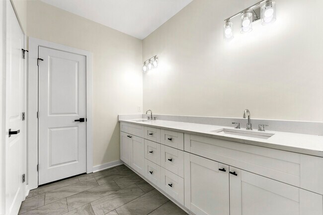 Building Photo - 3601 Brycewood Dr