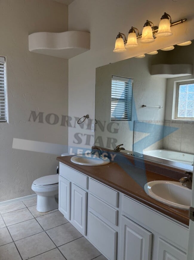 Building Photo - 3 Bedroom Home - Available Now!