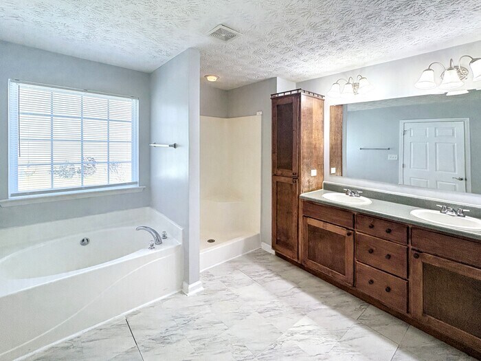 Building Photo - 2045 Parador Bend