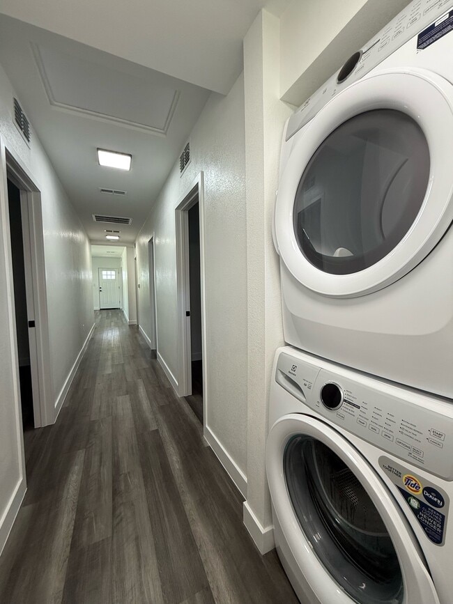 Building Photo - 823 Madison St