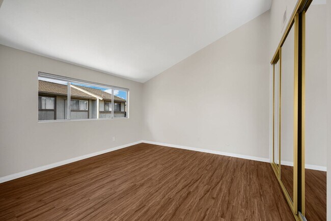 Building Photo - Bright and Open 3 Bedrooms Plus 2 Car Garage