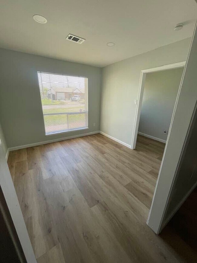 Building Photo - 11002 Segrest Dr