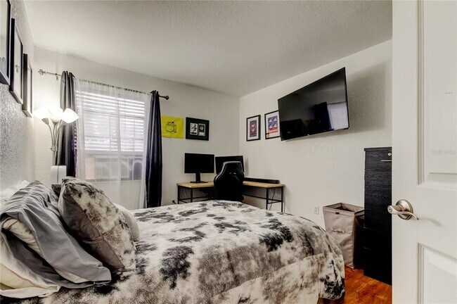 Building Photo - 12261 Sailwinds Dr
