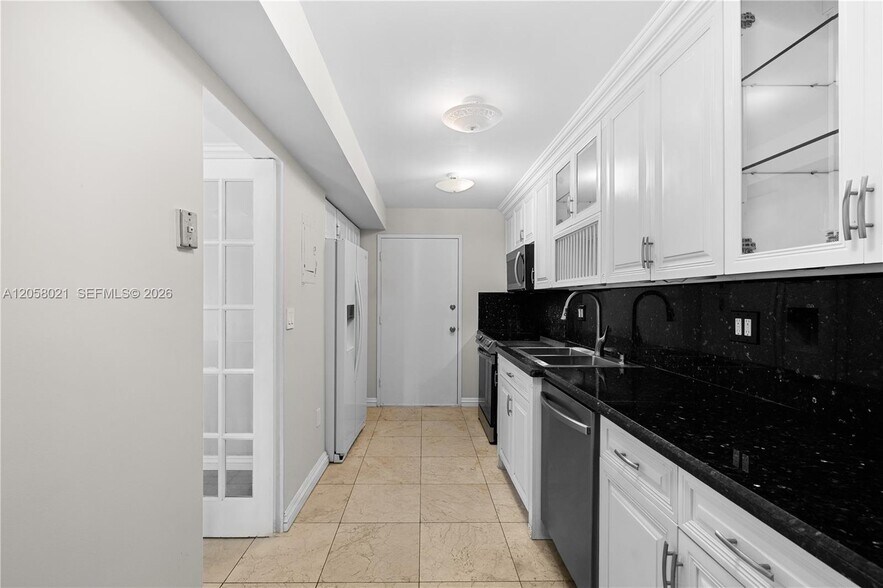 Building Photo - 18011 Biscayne Blvd