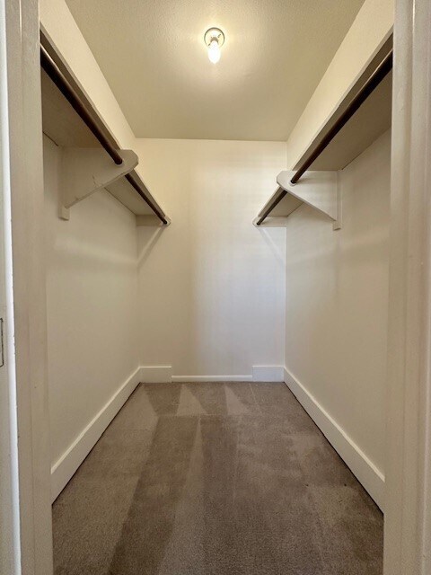 Building Photo - 6332 Chevy Chase Dr