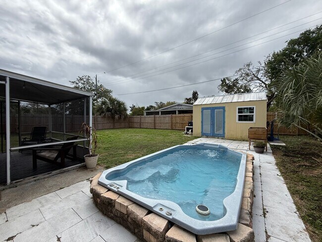 Building Photo - Spacious 4-bedroom, 2-bath pool home