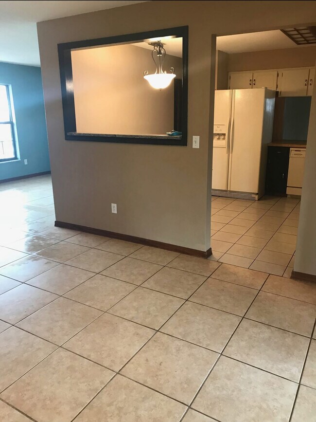 Building Photo - 1096 Willow Wood Dr