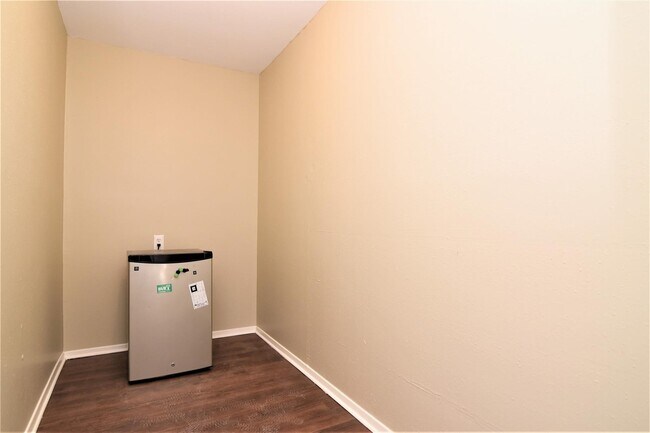 Building Photo - 3907 Almington Ln