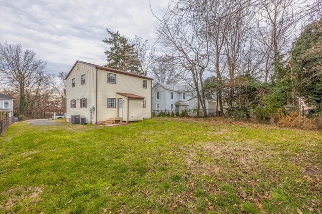 Building Photo - 9202 Douglas St