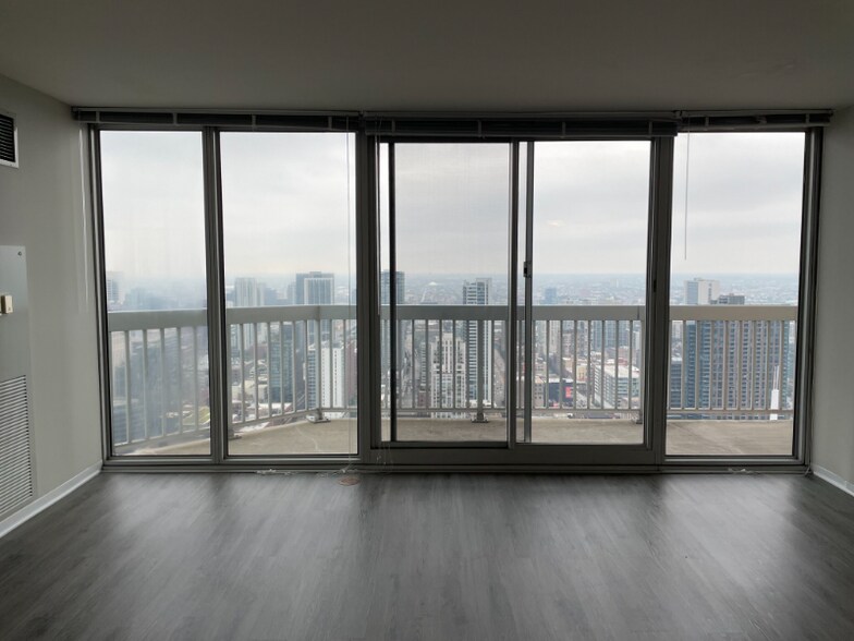 Primary Photo - 544 N State St