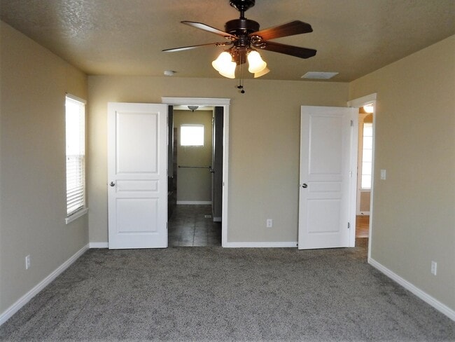 Building Photo - Beautiful 4 bed 2.5 bath home in the perfect Meridian location just off Ustick between Linder and...