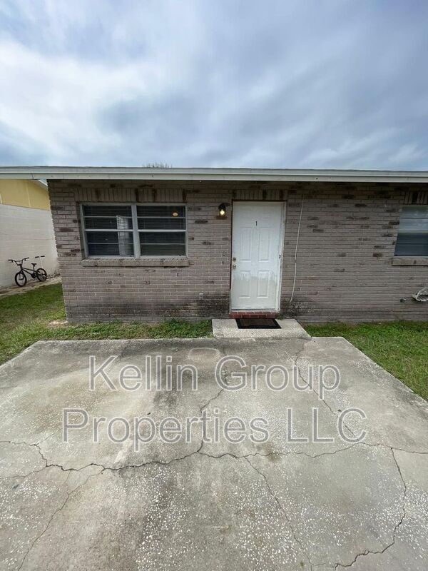 Building Photo - 160 N Nekoma Ave