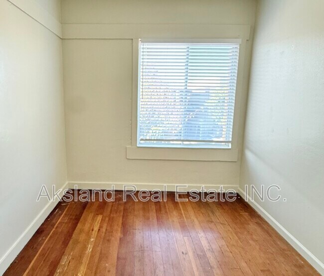 Building Photo - 139 W Yosemite Ave