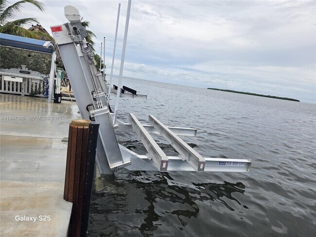 Building Photo - 235 Tavernier Dr