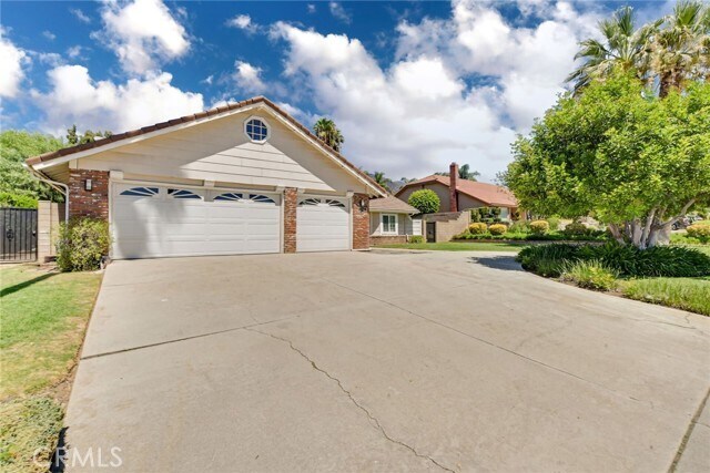 Building Photo - 2123 Golden Hills Rd