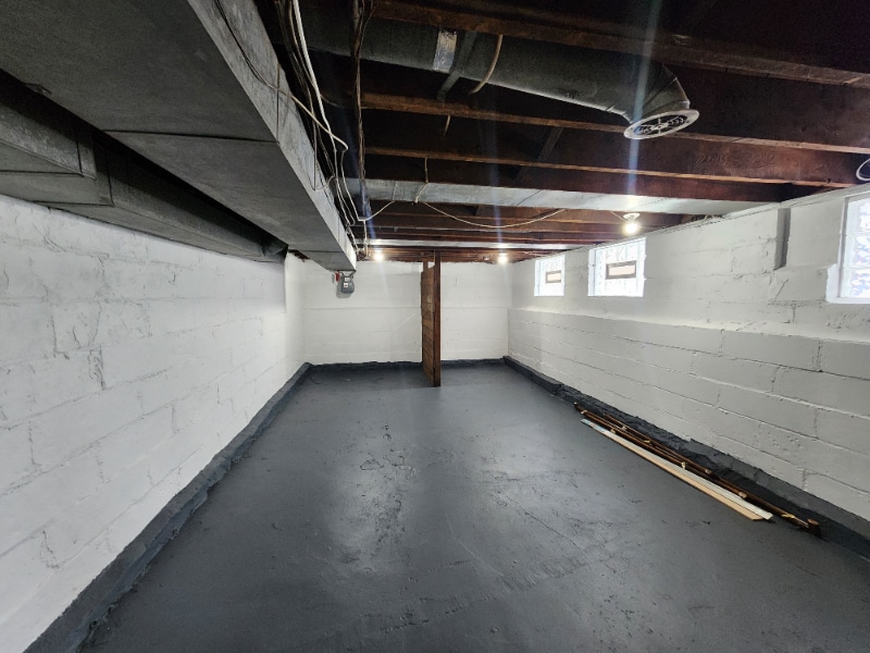 Building Photo - 674 Parsells Ave