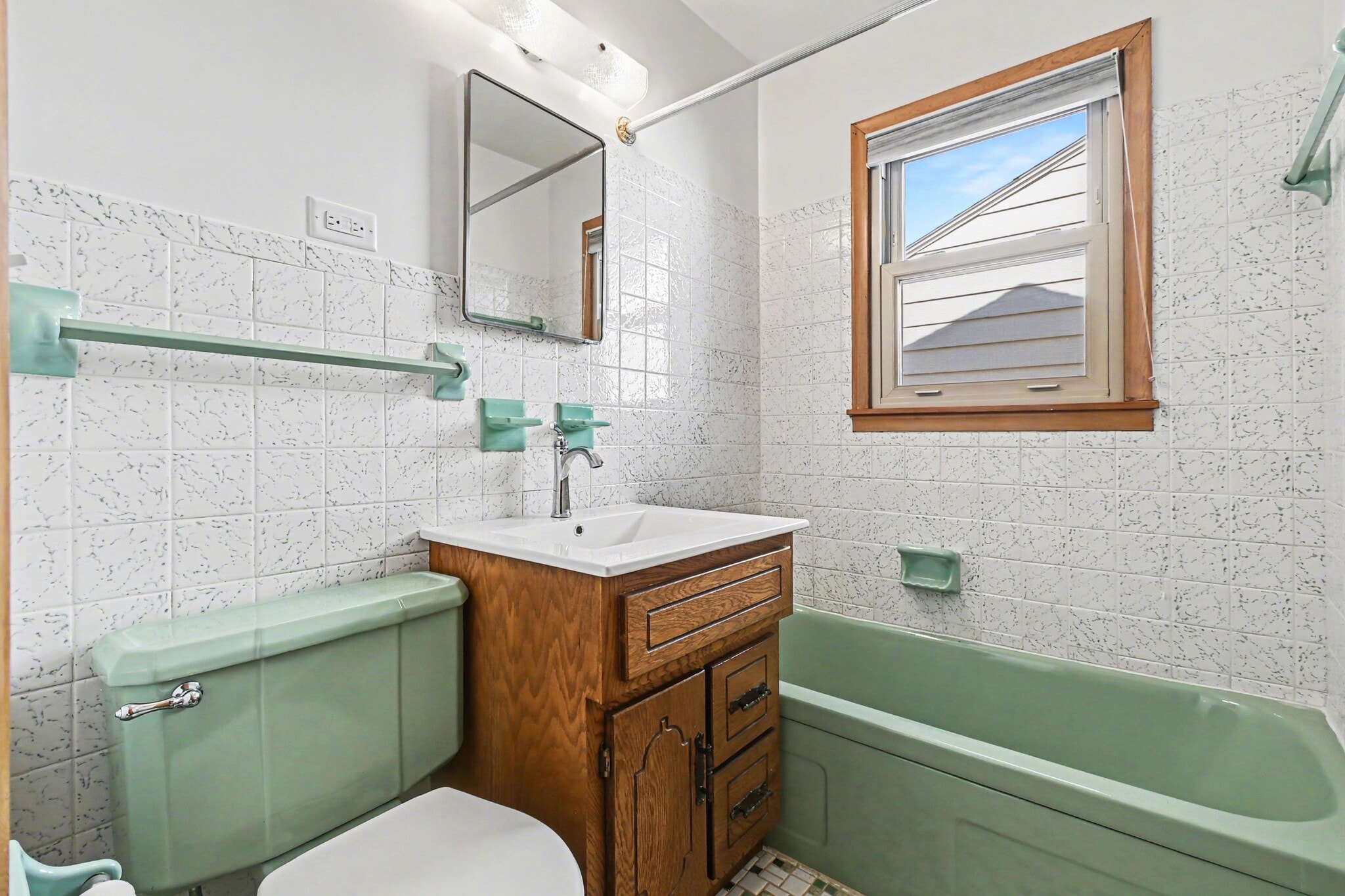 Building Photo - 2406 S 46th St