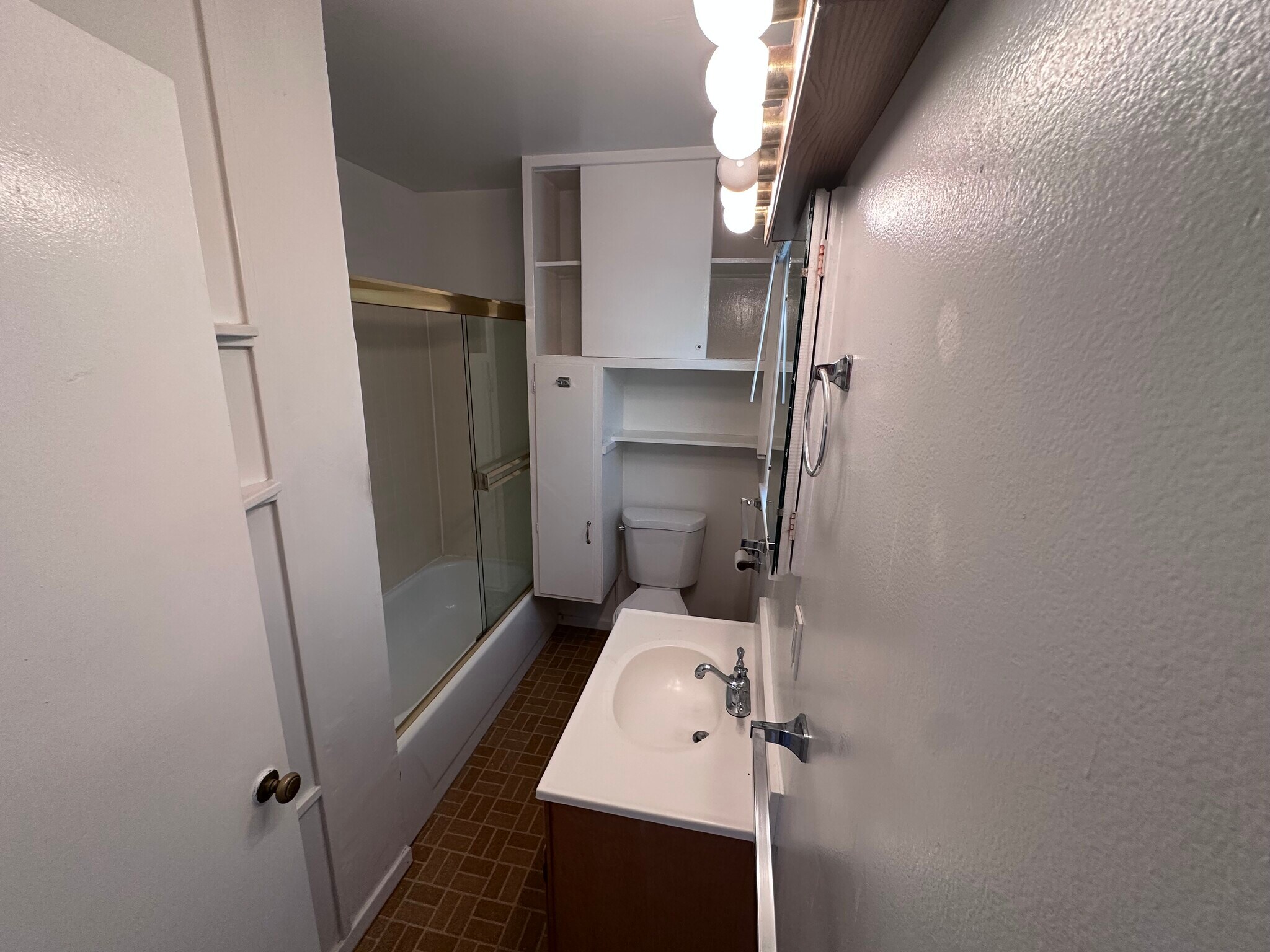 Bathroom - 917 Henrietta St