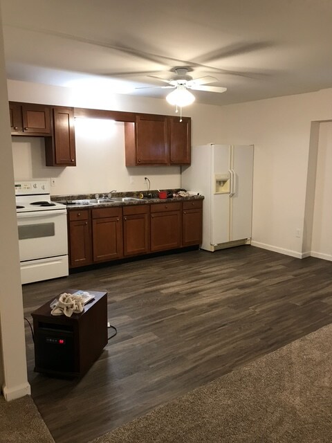 Building Photo - 117 Main St