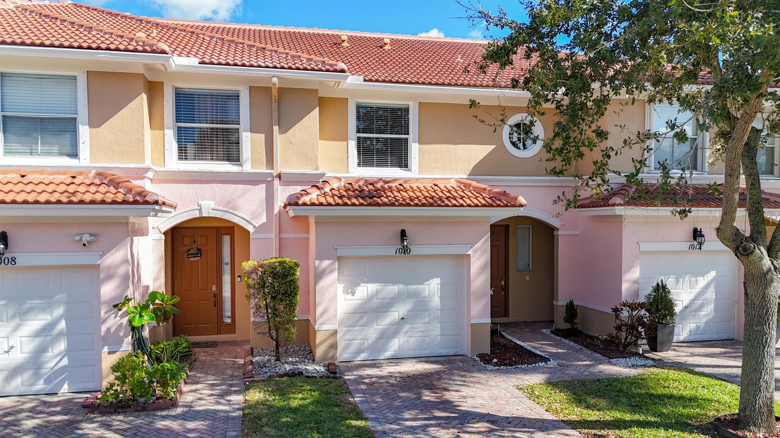 Building Photo - 1010 Seminole Palms Dr