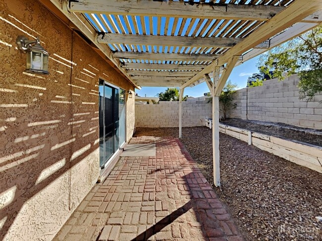 Building Photo - 6649 Gazelle Dr