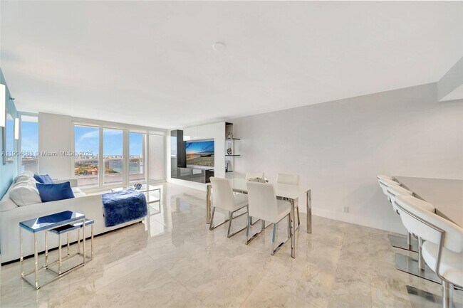 Building Photo - 1717 N Bayshore Dr