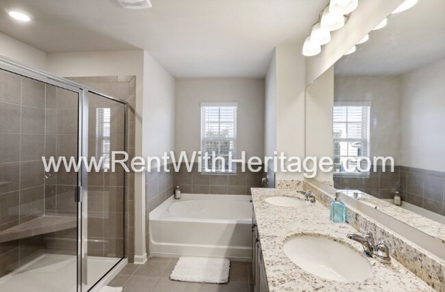 Building Photo - Custom DR Horton Home in Popular Overlook at Camp Creek/ Attention to Detail / Fantastic Location