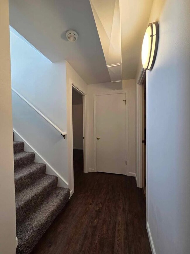 Building Photo - Quiet Rental in Waterville with Garden!