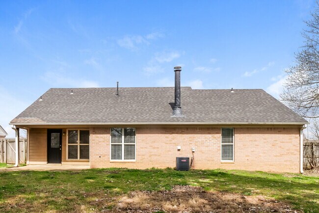 Building Photo - 10173 Oak Run Dr S