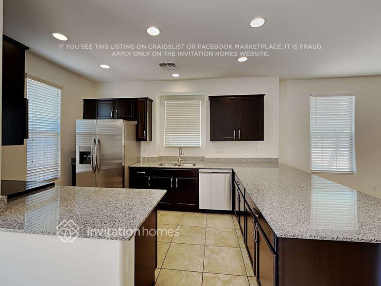 Building Photo - 1453 S Ponderosa Dr