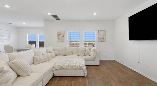 Building Photo - 293 Ebbsfleet Dr