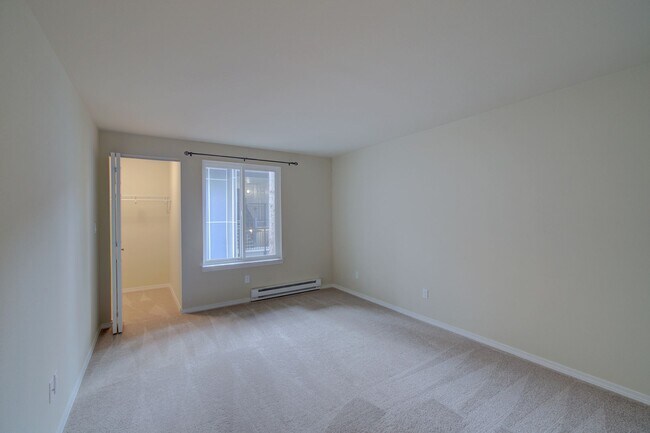 Building Photo - 2Bd/1Ba Bellevue Condo