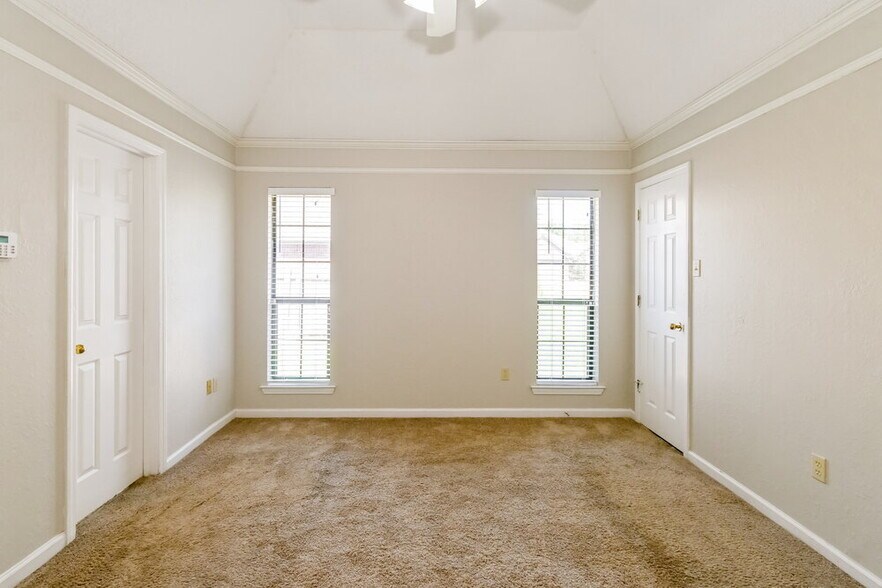 Building Photo - 6690 Autumn Wood Cove
