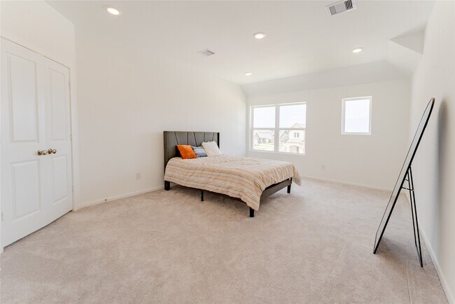 Building Photo - 6371 Iron Clover Dr