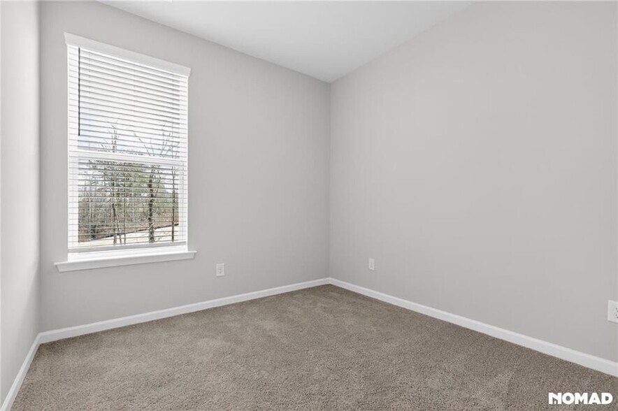 Building Photo - 110 Greenview Ct
