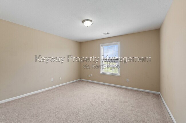 Building Photo - 6107 Village W Ln