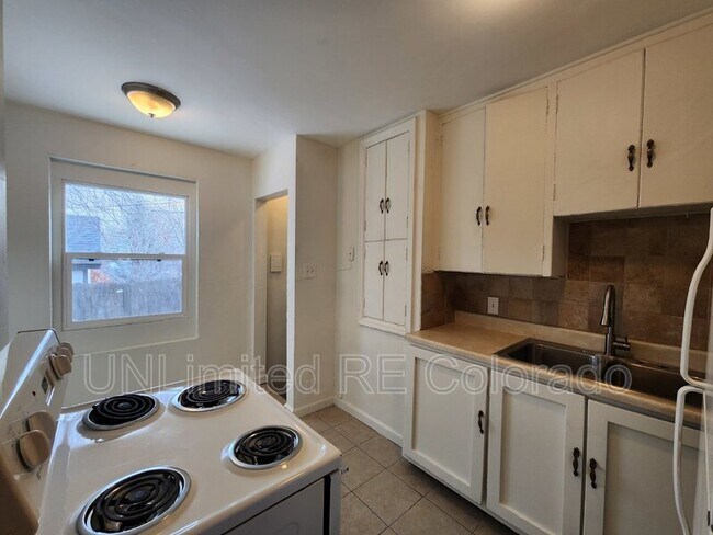 Building Photo - 1460 Kipling St